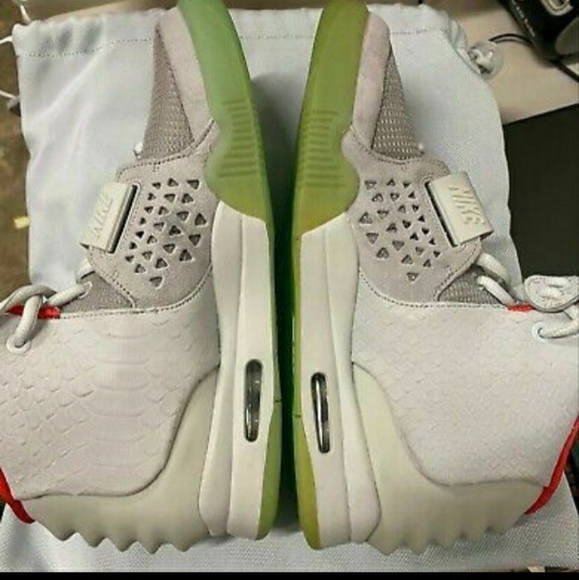 Yeezy 2 - Picture 2 of 6